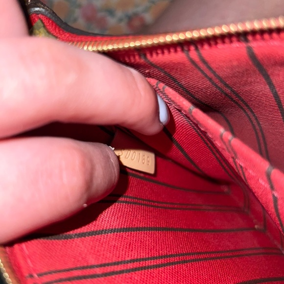 Louis Vuitton Neverfull wristlet - Picture 7 of 7